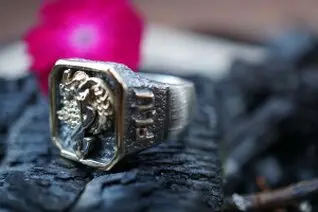 Galerie- Schmuck